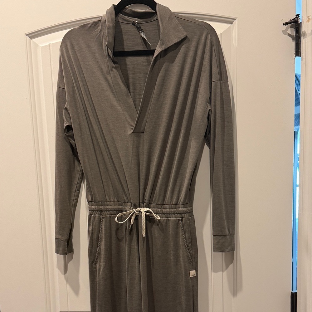Vuori Heather Gray Long Sleeve Top